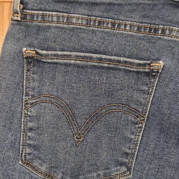 Levis Blue Jeans - Picture 9 of 9